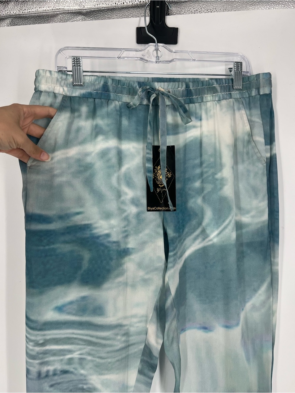 Biya Johnny Was Alura 100% Silk Satin Blue Teal Watercolor Jogger Pants S NWT - Picture 5 of 9